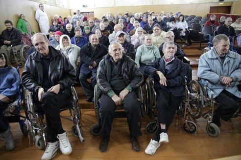 Intex-press провела благотворительную акцию для жителей Леснянского дома-интерната