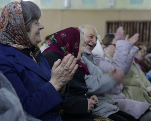 Intex-press провела благотворительную акцию для жителей Леснянского дома-интерната