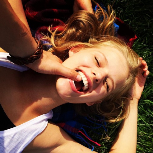 Девушка из Светлогорска, проехавшаяся голой на коне возле Кремля, попала в GQ (фото)