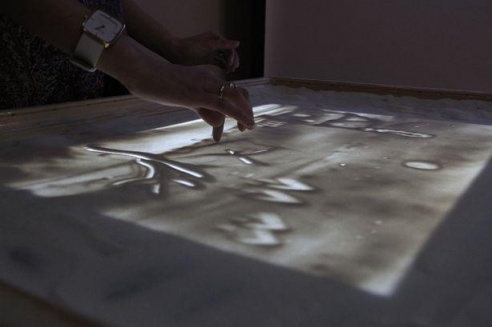 Кристина Канашова из Барановичей создает картины с помощью песка