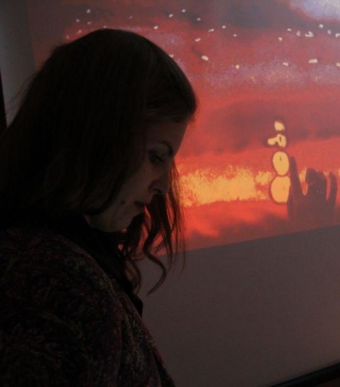 Кристина Канашова из Барановичей создает картины с помощью песка