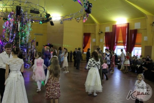 На православном молодежном балу в Глубоком танцевали польку-тройку и круговую джигу (ФОТО)