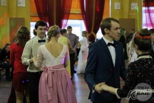 На православном молодежном балу в Глубоком танцевали польку-тройку и круговую джигу (ФОТО)