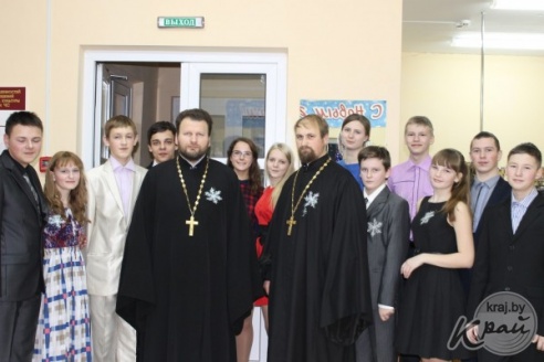 На православном молодежном балу в Глубоком танцевали польку-тройку и круговую джигу (ФОТО)