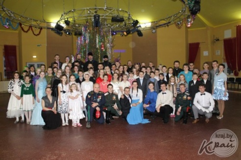 На православном молодежном балу в Глубоком танцевали польку-тройку и круговую джигу (ФОТО)