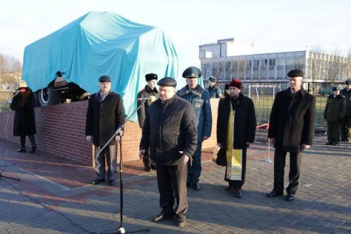 В Барановичах торжественно открыли памятный знак «Пожарный автомобиль»