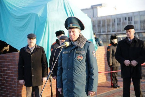 В Барановичах торжественно открыли памятный знак «Пожарный автомобиль»
