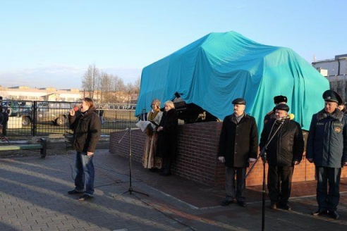В Барановичах торжественно открыли памятный знак «Пожарный автомобиль»