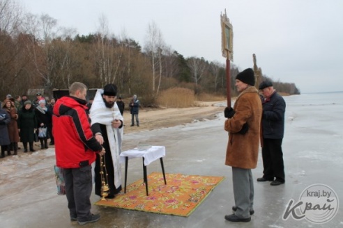 ФОТОРЕПОРТАЖ: Вилейчане окунулись в прорубь на Вилейском водохранилище