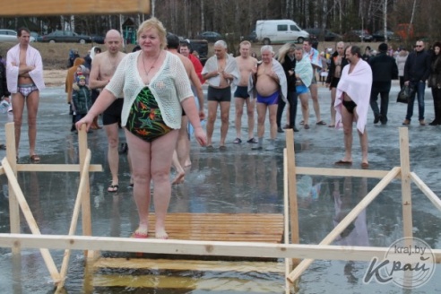 ФОТОРЕПОРТАЖ: Вилейчане окунулись в прорубь на Вилейском водохранилище