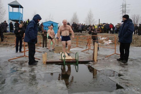 ФОТОФАКТ: Крещенские купания в Барановичах