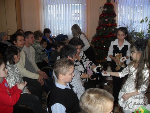 Для воспитанников отделения дневного пребывания для инвалидов в Вилейке провели обряд колядования (ФОТО)