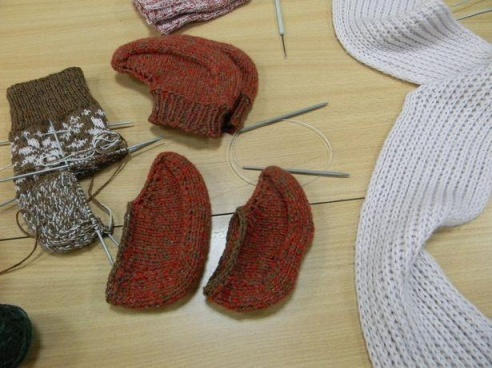 В барановичской библиотеке начались релакс-уроки по вязанию