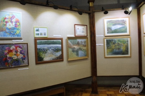 Художники оставили на память маленьким вилейчанам их портреты, которые написали во время мастер-класса (ФОТО)