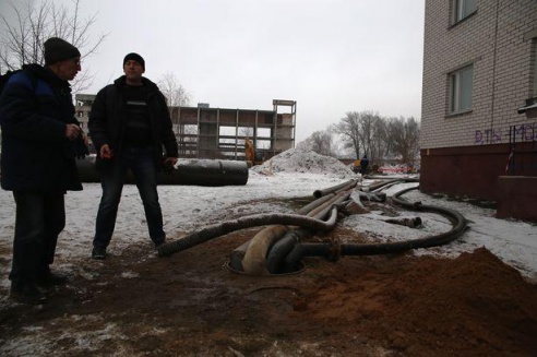 Работы по ликвидации аварии на канализационном коллекторе еще не закончены