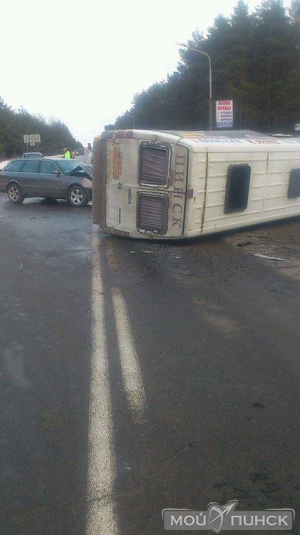 В Пинске столкнулись маршрутное такси и Audi. Имеются пострадавшие В Пинске столкнулись маршрутное такси и Audi. Имеются пострадавшие