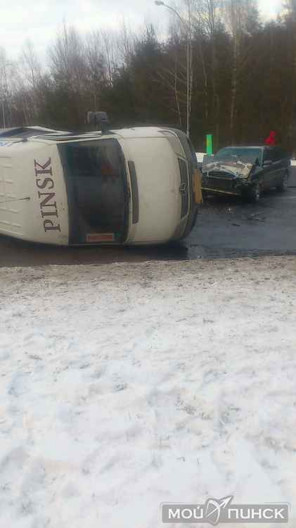 В Пинске столкнулись маршрутное такси и Audi. Имеются пострадавшие В Пинске столкнулись маршрутное такси и Audi. Имеются пострадавшие