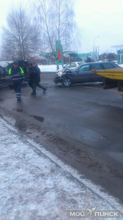 В Пинске столкнулись маршрутное такси и Audi. Имеются пострадавшие В Пинске столкнулись маршрутное такси и Audi. Имеются пострадавшие