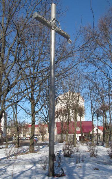 У Баранавічах каля Крыжа ахвярам сталінскіх рэпрэсій невядомыя спалілі вянок