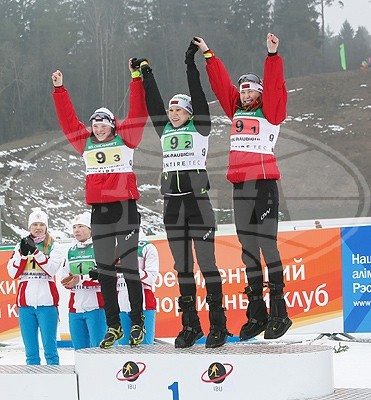 Команда Беларуси победила в эстафете девушек на Чемпионате мира-2015 по биатлону среди юниоров (ФОТО)