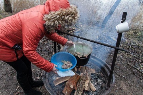 В Барановичах рыбаки соревновались в ловле рыбы на мормышку