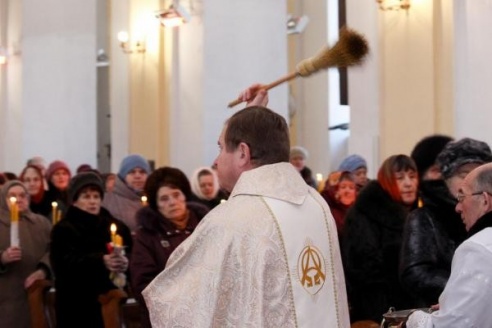 ФОТОФАКТ: В глубокском костеле Святой Троицы 2 февраля отпраздновали Громницы