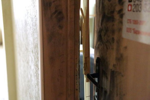 В Барановичах взломали больше 10 офисных помещений, среди похищенного водка и конфеты