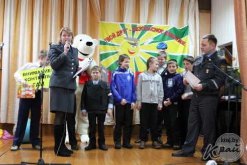 Воспитанникам Вилейской школы-интерната милиционеры подарили спортивный инвентарь (ФОТО)