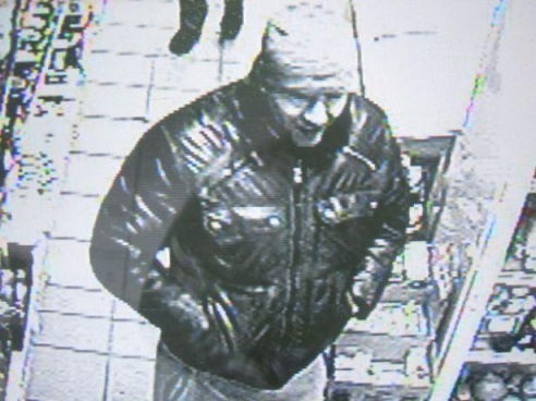 Барановичская милиция разыскивает парней, похитивших в магазине кошелек