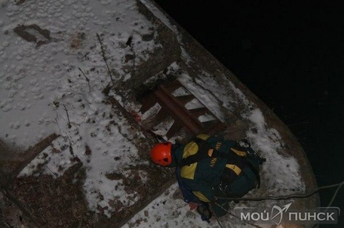ЧП на одной из колонн старого моста, через реку Пина