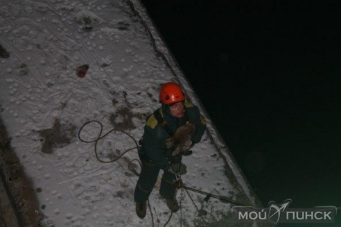 ЧП на одной из колонн старого моста, через реку Пина