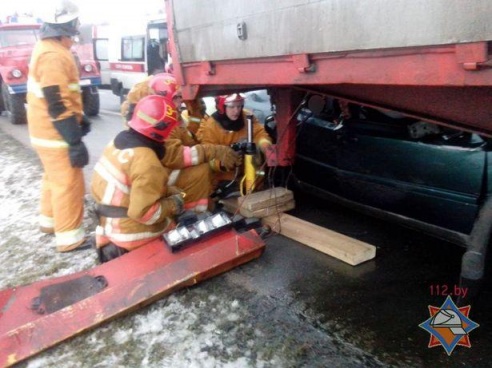В Барановичском районе в ДТП погиб водитель «Фольксвагена», его жена и годовалый сын госпитализированы