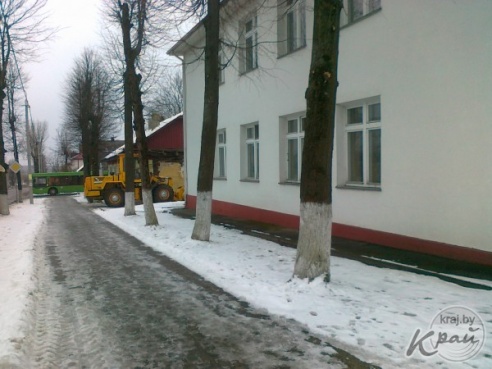 ФОТОФАКТ: На углу улиц 17 сентября и Красноармейская в Вилейке сносят дом