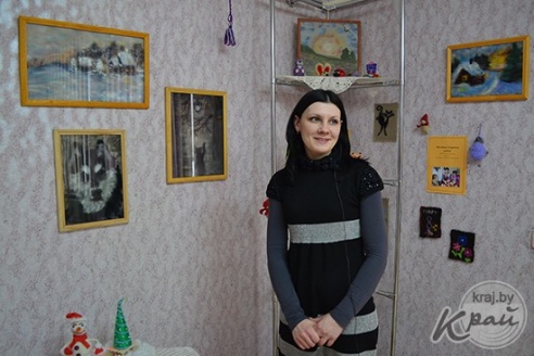 Мастерица из Глубокого впервые показала свои работы из шерсти – игрушки, валенки и шапки (ВИДЕО, ФОТО)