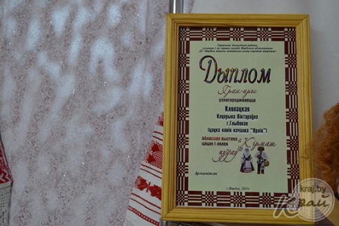 Мастерица из Глубокого впервые показала свои работы из шерсти – игрушки, валенки и шапки (ВИДЕО, ФОТО)