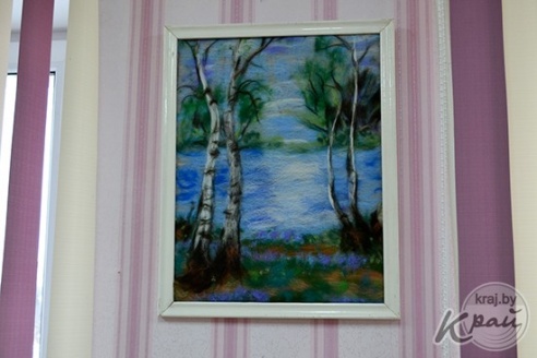 Мастерица из Глубокого впервые показала свои работы из шерсти – игрушки, валенки и шапки (ВИДЕО, ФОТО)