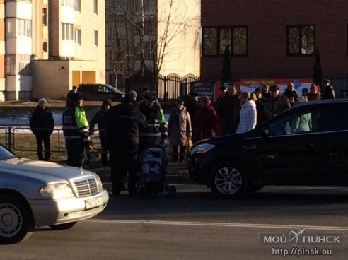 ДТП на пешеходном переходе у магазина «Алми» (добавлено видео)