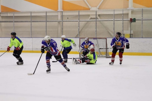 На лед в Горках вышли военнослужащие. Фоторепортаж