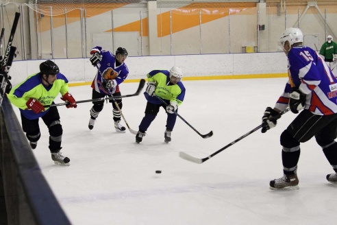 На лед в Горках вышли военнослужащие. Фоторепортаж