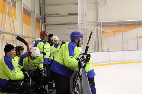 На лед в Горках вышли военнослужащие. Фоторепортаж