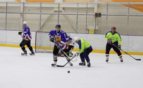 На лед в Горках вышли военнослужащие. Фоторепортаж