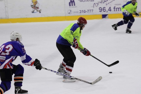 На лед в Горках вышли военнослужащие. Фоторепортаж