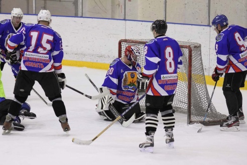 На лед в Горках вышли военнослужащие. Фоторепортаж