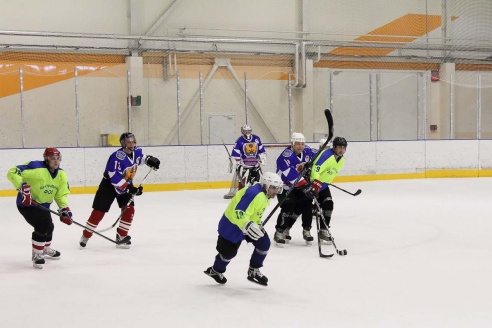 На лед в Горках вышли военнослужащие. Фоторепортаж