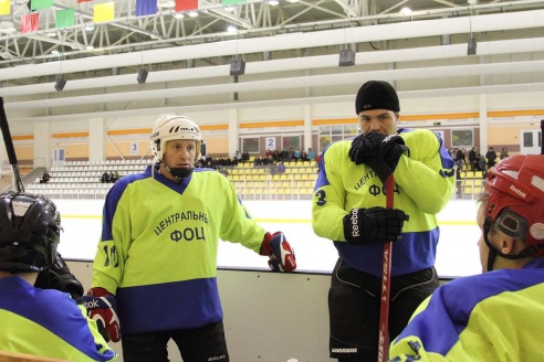 На лед в Горках вышли военнослужащие. Фоторепортаж