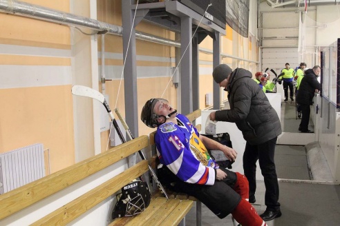 На лед в Горках вышли военнослужащие. Фоторепортаж