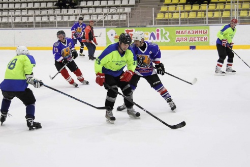 На лед в Горках вышли военнослужащие. Фоторепортаж