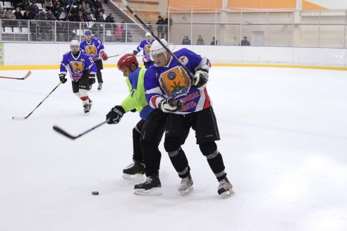 На лед в Горках вышли военнослужащие. Фоторепортаж