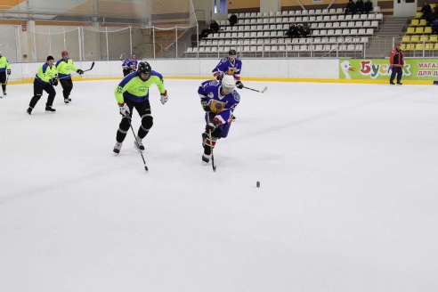 На лед в Горках вышли военнослужащие. Фоторепортаж