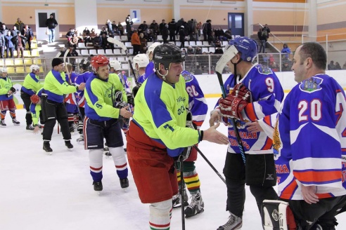 На лед в Горках вышли военнослужащие. Фоторепортаж